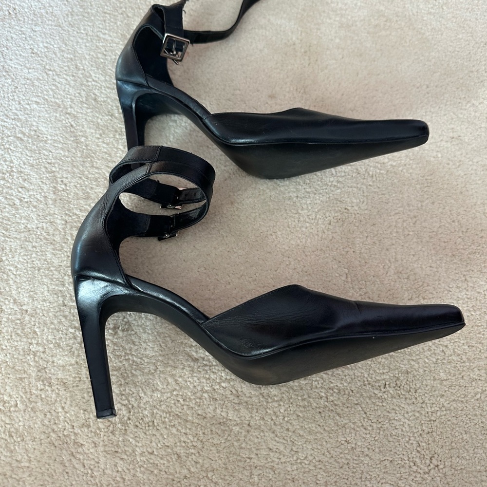 Steve Madden Black Pointed Toe Heels - Picture 3 of 8